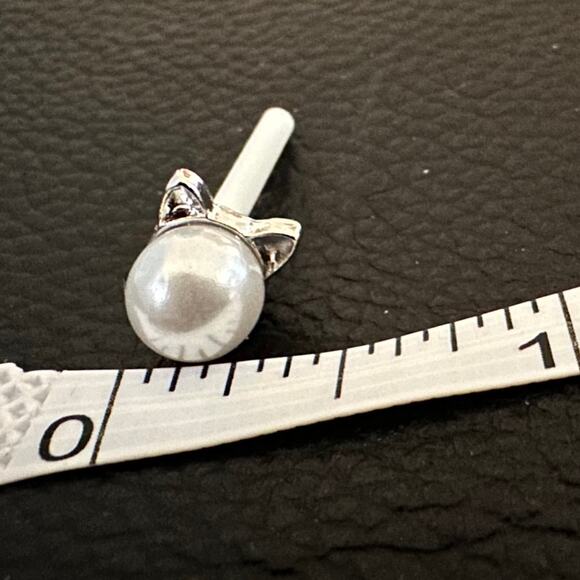 Kitty Shaped Faux Pearl Silver Tone Minimalist studs - Picture 4 of 4